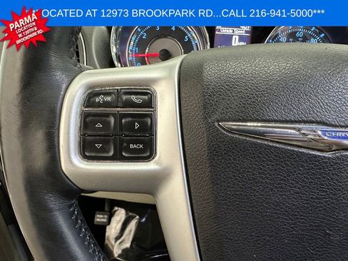 Used 2016 Chrysler Town & Country Touring w/ Driver Convenience Group image 13