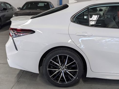 Used 2023 Toyota Camry SE image 10