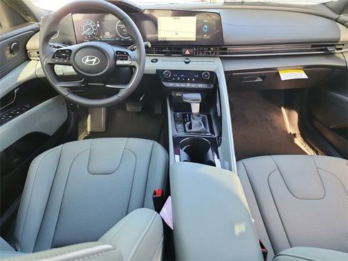 New 2025 Hyundai Elantra Limited image 12
