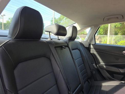 Used 2024 Volkswagen Jetta SE w/ Panoramic Sunroof Package FWD image 18