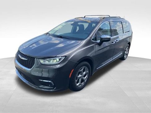 Used 2023 Chrysler Pacifica Limited FWD image 27
