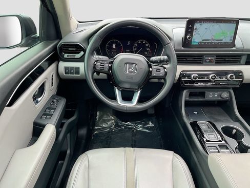 Used 2025 Honda Pilot Touring image 23