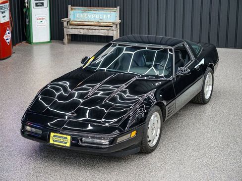 Used 1994 Chevrolet Corvette Coupe image 2