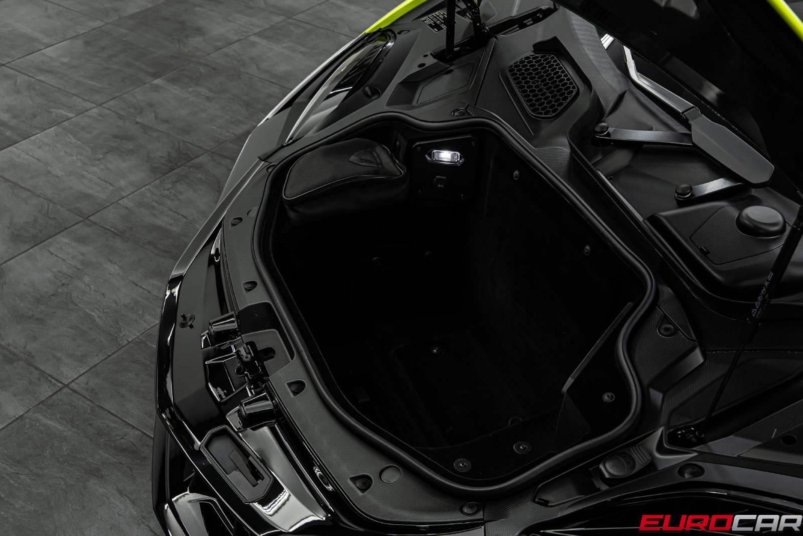Used 2025 Lamborghini Revuelto AWD/4WD image 13