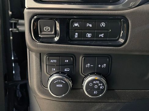 Used 2025 GMC Yukon XL Denali AWD/4WD image 23