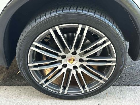 Used 2016 Porsche Cayenne AWD/4WD image 57