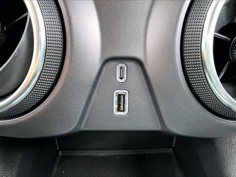 Used 2019 Chevrolet Blazer LT FWD image 36
