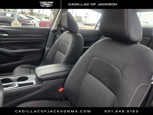 Used 2025 Nissan Altima 2.5 SV image 9