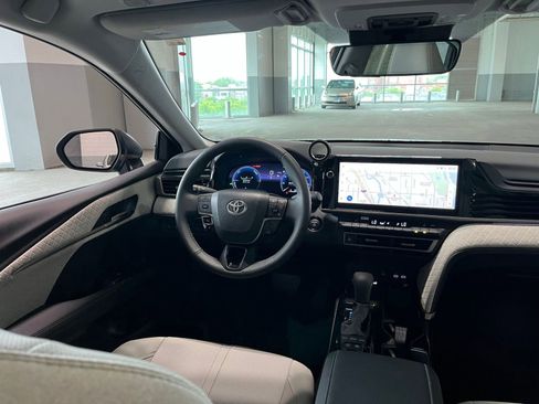 Used 2026 Toyota Camry XLE FWD image 40