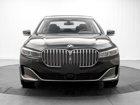 Used 2020 BMW 740i xDrive AWD/4WD image 2