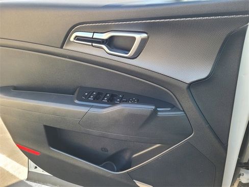 Used 2024 Kia Sportage LX image 12