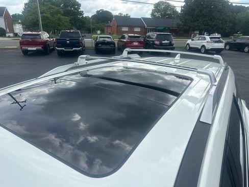Used 2023 Nissan Pathfinder Platinum AWD/4WD image 10