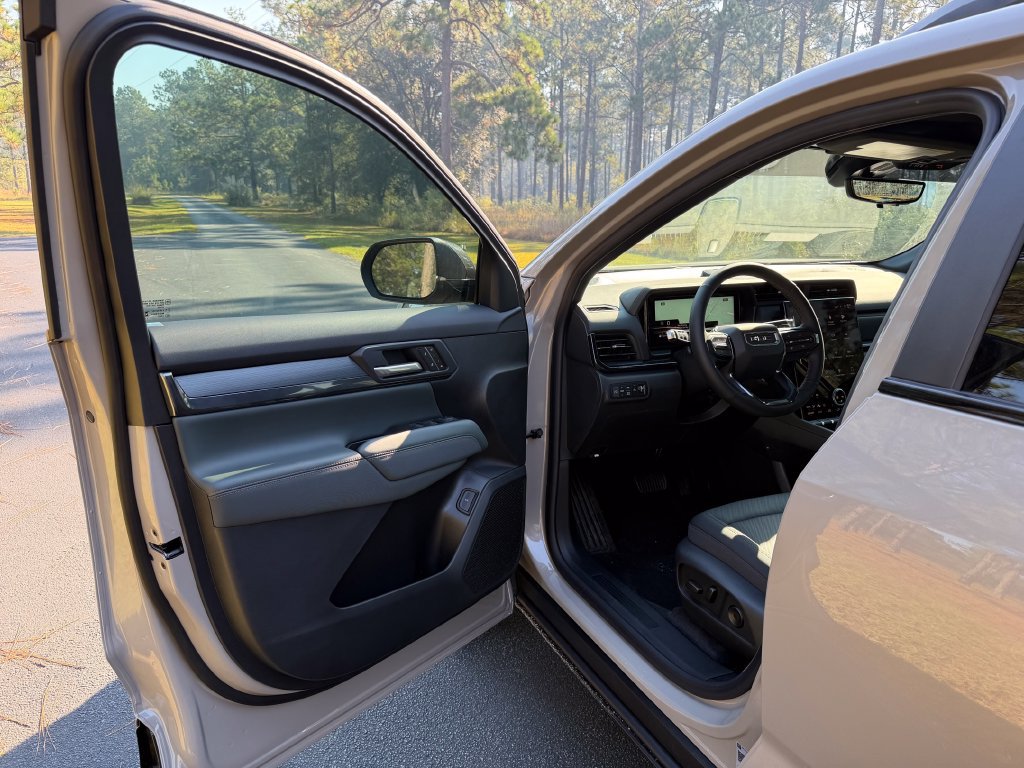 New 2027 GMC Terrain AT4 w/ Convenience Package III AWD/4WD image 11