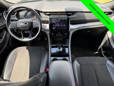 Used 2022 Jeep Grand Cherokee Altitude AWD/4WD image 27