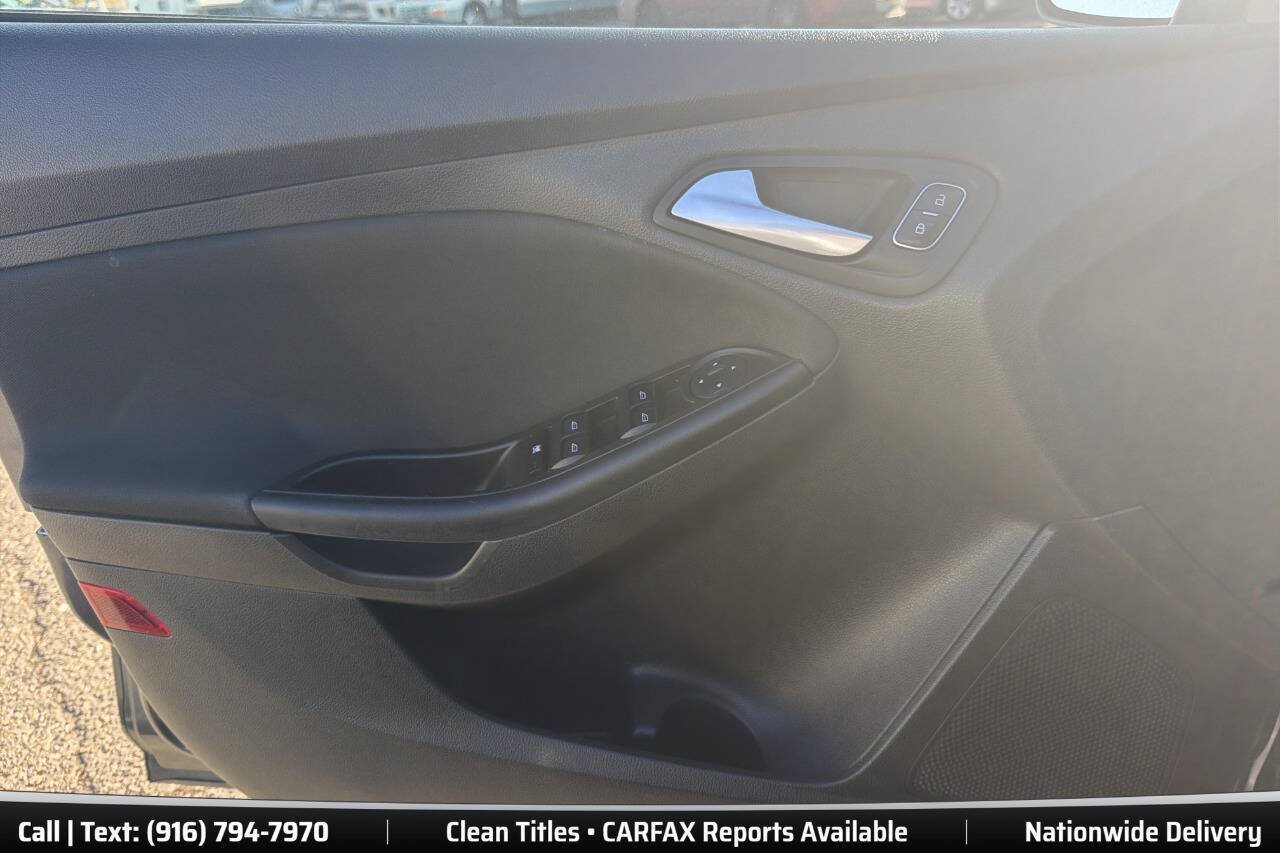 Used 2018 Ford Focus SE FWD image 15