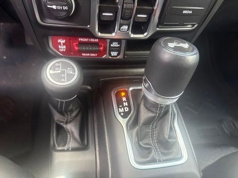 Used 2026 Jeep Wrangler Unlimited Rubicon AWD/4WD image 19