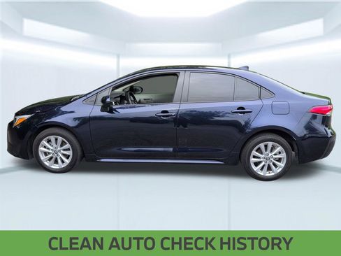 Used 2025 Toyota Corolla LE w/ LE Premium Package FWD image 2