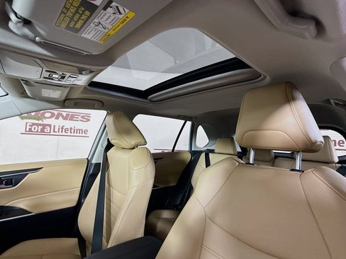 Certified 2021 Toyota RAV4 XLE Premium AWD/4WD image 10