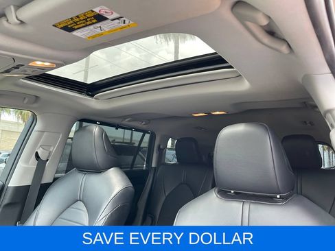 Used 2023 Toyota Highlander XLE FWD image 23