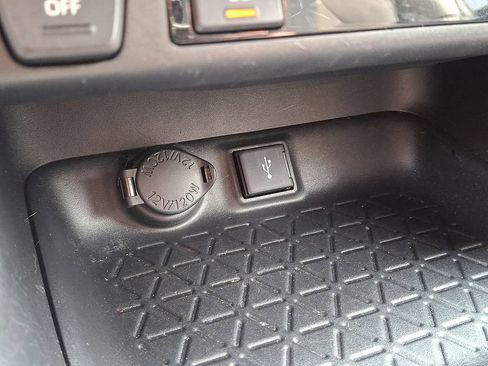 Used 2021 Toyota RAV4 XLE w/ Convenience Package AWD/4WD image 23