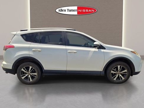 Used 2017 Toyota RAV4 XLE FWD image 5