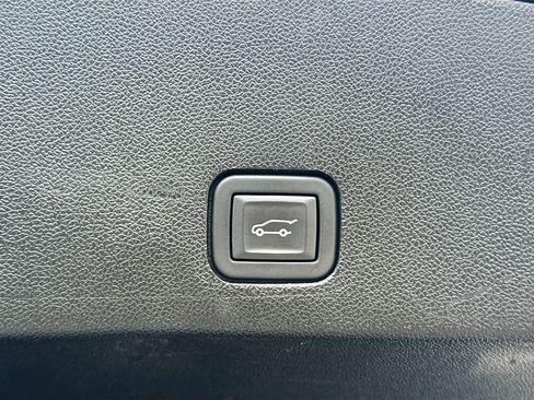 Used 2024 Cadillac XT6 Premium Luxury FWD image 14