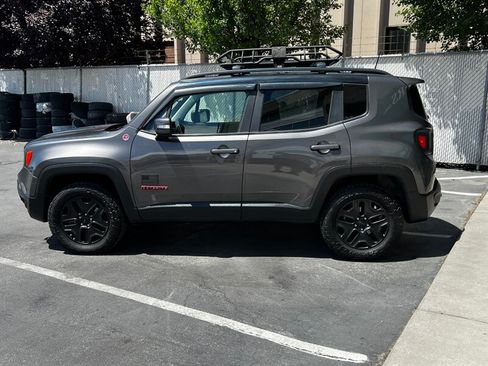 Used 2018 Jeep Renegade Trailhawk AWD/4WD image 4