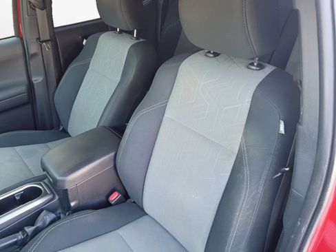 Used 2022 Toyota Tacoma TRD Off-Road w/ Technology Package AWD/4WD image 11