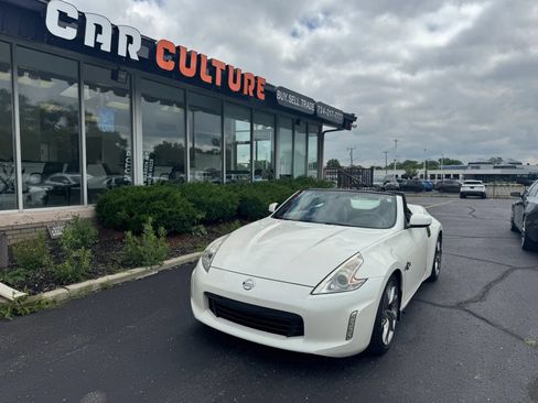 Used 2017 Nissan 370Z Touring Sport RWD image 1