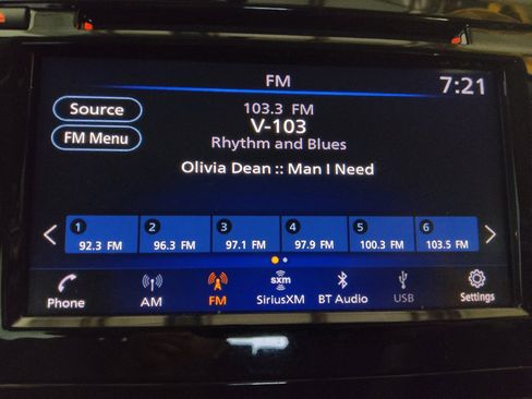 Used 2018 Nissan Rogue SV AWD/4WD image 25