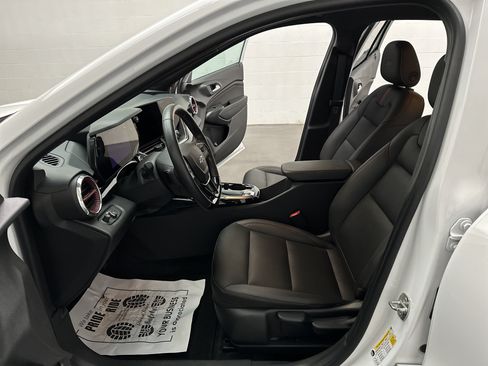 Used 2024 Chevrolet Trax RS w/ Driver Confidence Package FWD image 16