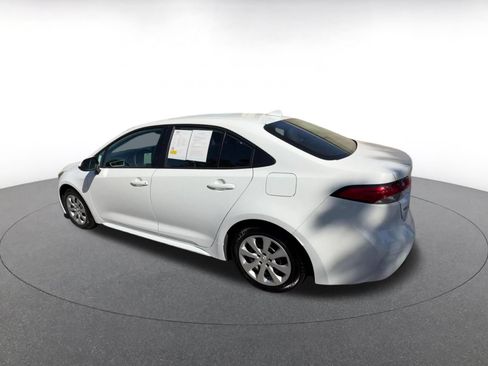 Used 2025 Toyota Corolla LE FWD image 10