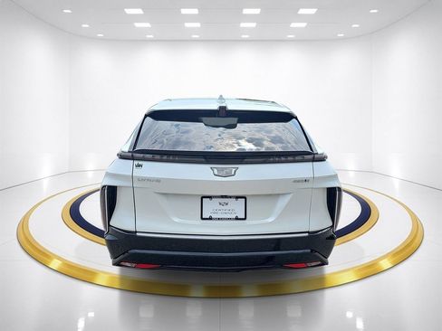 Used 2024 Cadillac Lyriq Luxury w/ LPO, Floor Liner Package RWD image 6