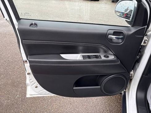 Used 2016 Jeep Compass Latitude w/ Mopar Chrome Accents Group image 7