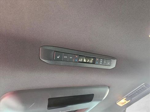 Used 2025 Toyota Sienna Platinum AWD/4WD image 21