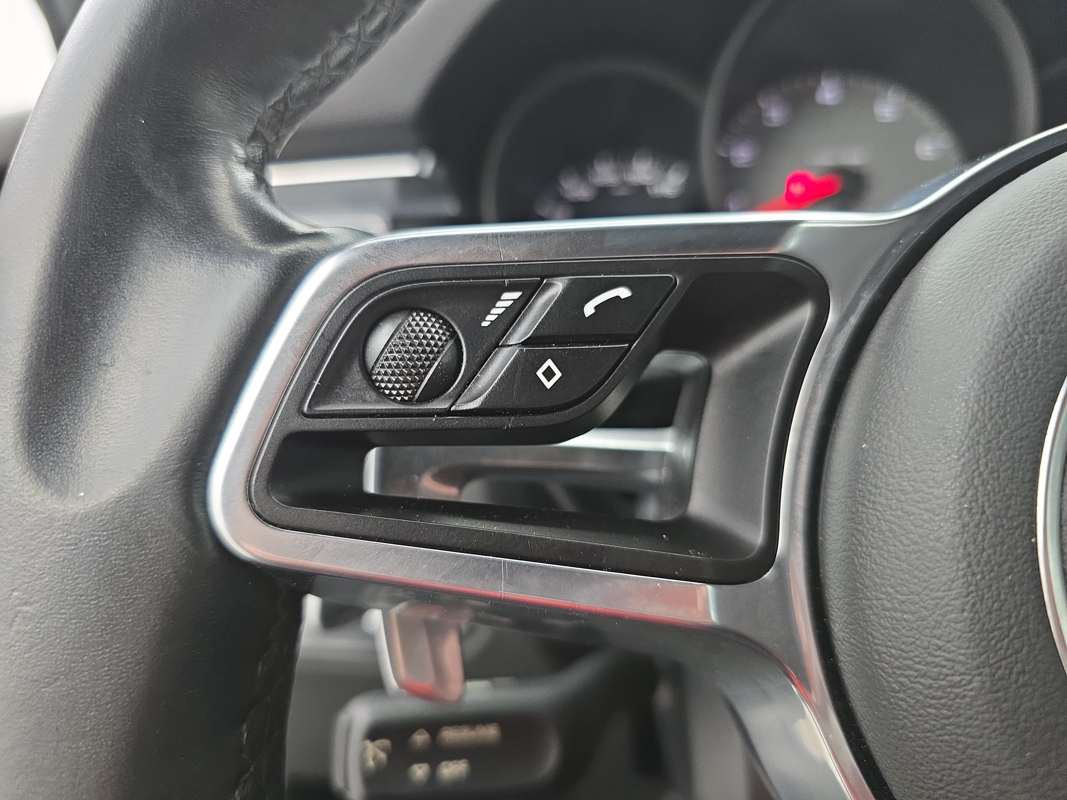 Certified 2016 Porsche Macan S AWD/4WD image 19
