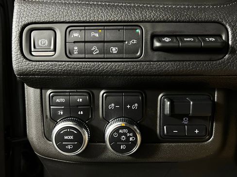 Used 2022 GMC Yukon Denali w/ Denali Ultimate Package image 24