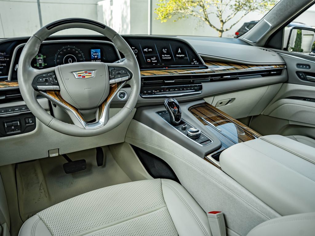 Used 2021 Cadillac Escalade Premium Luxury Platinum w/ Heavy-Duty Trailer Package AWD/4WD image 33