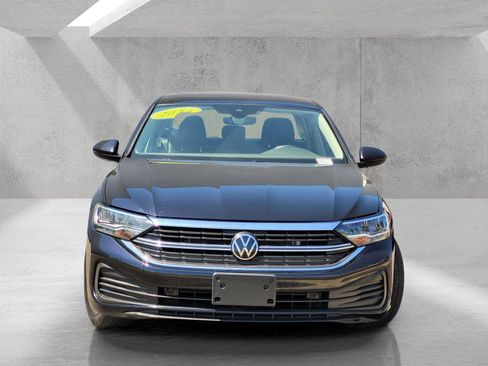 Used 2024 Volkswagen Jetta SE FWD image 3