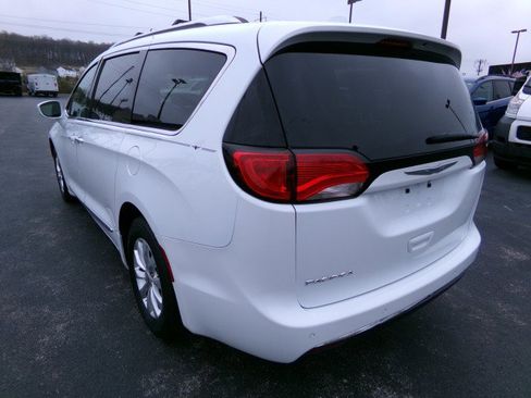 Used 2019 Chrysler Pacifica Touring-L image 7