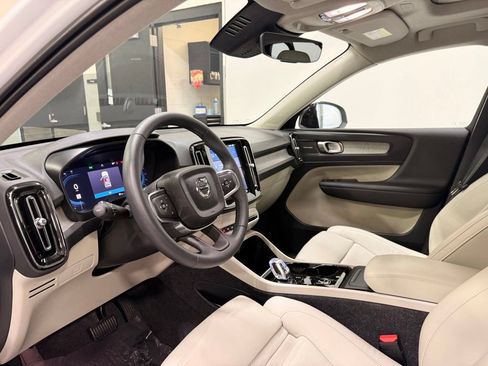 Used 2025 Volvo XC40 B5 Ultra w/ Protection Package Premier AWD/4WD image 8