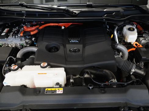 Used 2024 Toyota Sequoia Platinum image 31