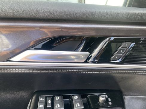 Used 2023 Jeep Wagoneer L 4WD w/ Premium Group I image 14