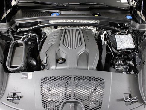 New 2026 Porsche Macan image 41