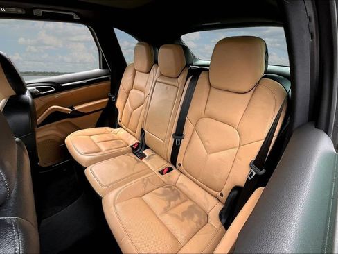 Used 2017 Porsche Cayenne AWD/4WD image 21