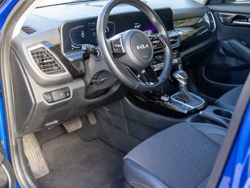 Used 2025 Kia Seltos S FWD image 9