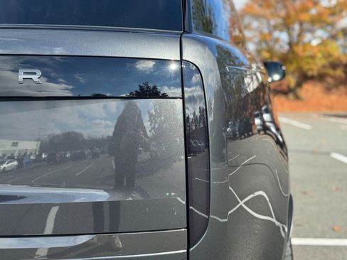 Used 2024 Land Rover Range Rover Long Wheelbase SE image 18