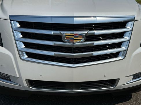 Used 2016 Cadillac Escalade Premium AWD/4WD image 13