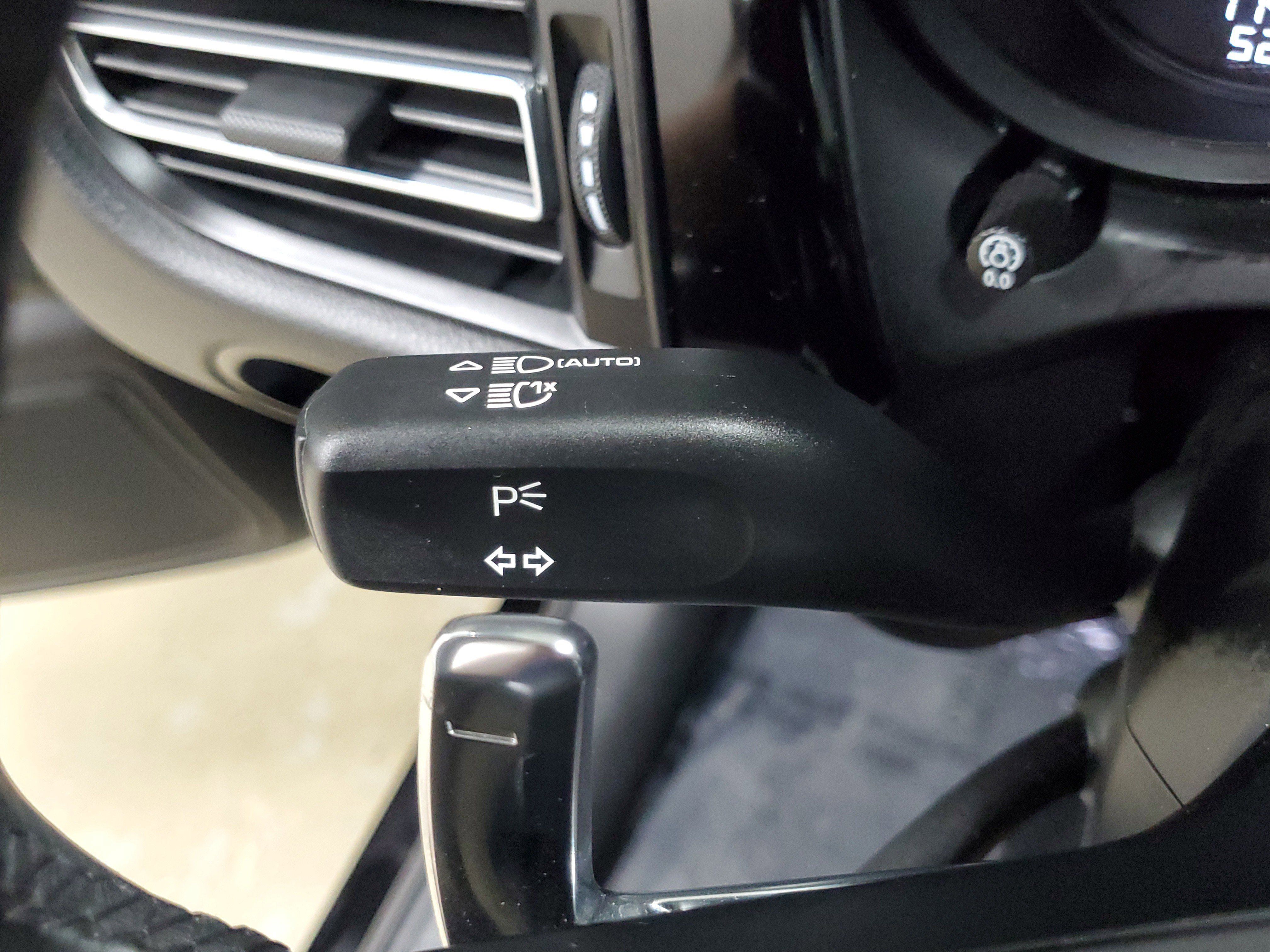Used 2025 Porsche Macan AWD/4WD image 29
