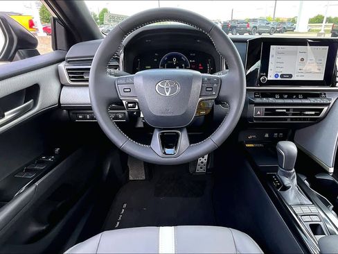 Used 2026 Toyota Camry SE w/ Convenience Package FWD image 6